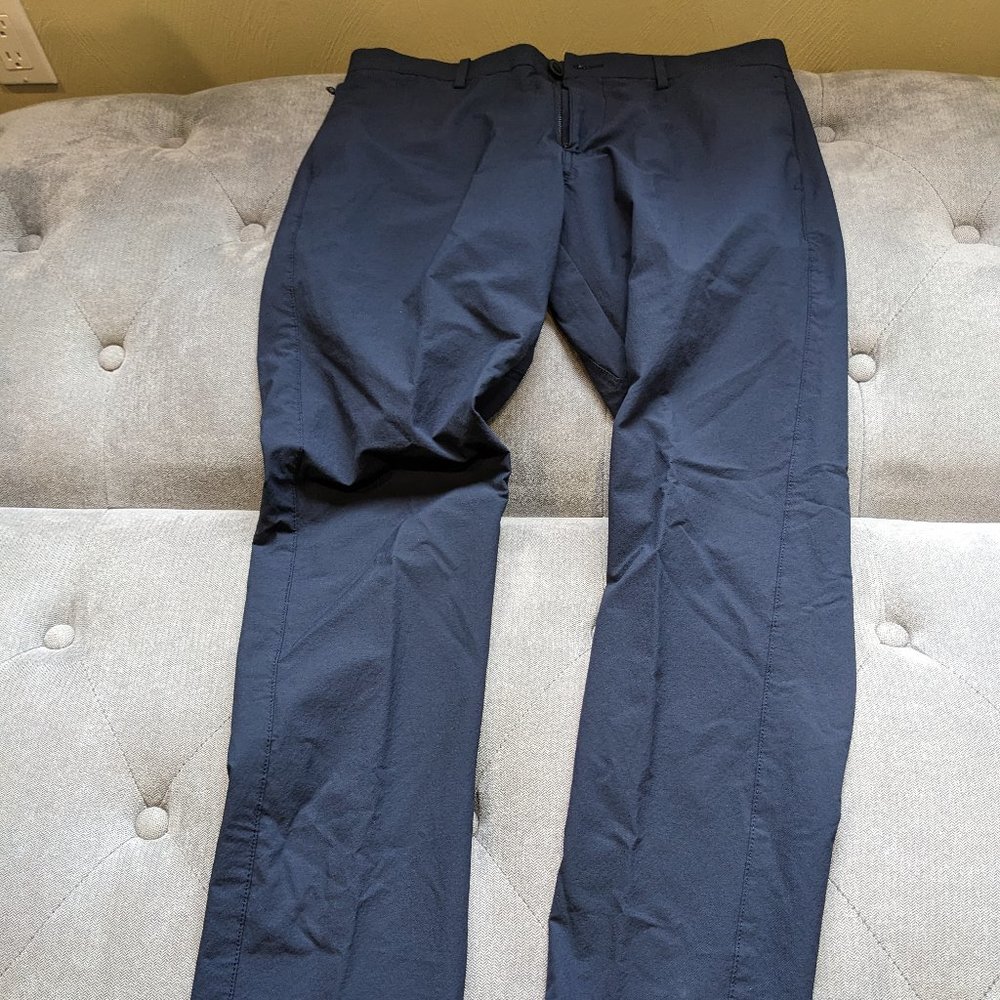 Western Rise Evolution Chino. Size: 33 waist. Color: Navy.